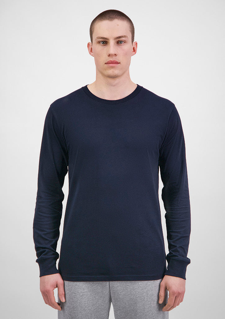 Basis Mens Long Sleeve Tee - X1002M in Navy - model